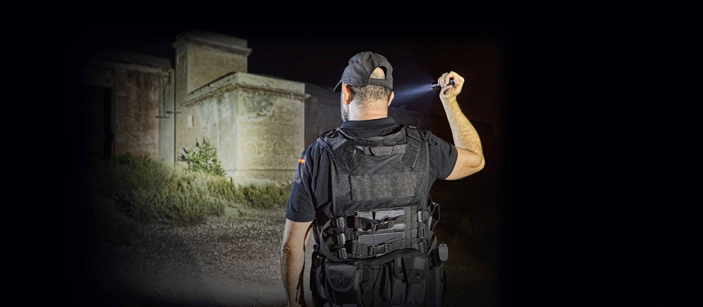 best fenix flashlight for police PD40R v3.0 Tactical Flashlight, 3000 Lumen USB-C Rechargeable Long Throw Duty Light with Lumentac Organizer: Buy Online at Price in UAE High performance and impressive illumination Fenix WF26R Rechargeable Police Flashlight,