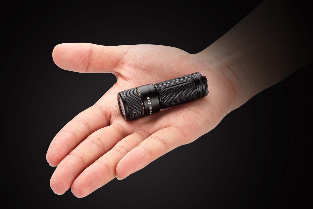 fenix e15 led flashlight compact size small