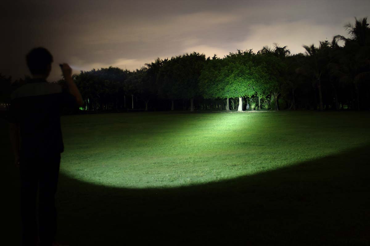 fenix ld09 led flashlight beam