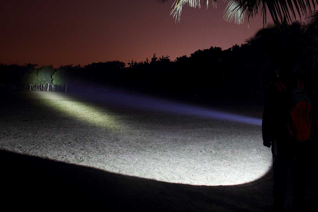 fenix tk32 hunting flashlight beam distance