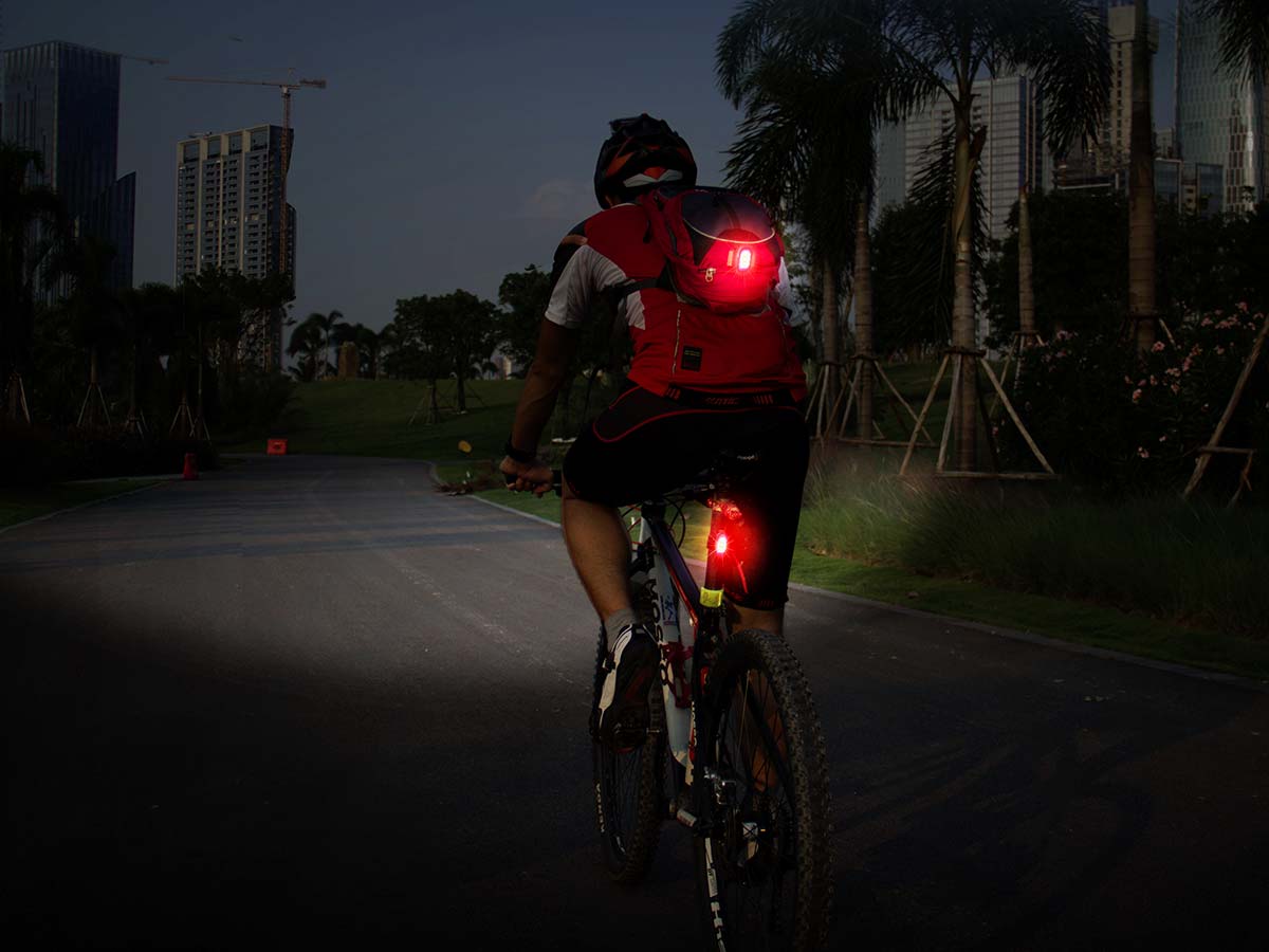 bc05r bike taillight red light